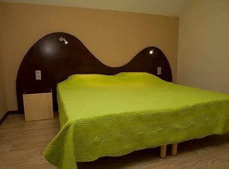 La Maison Des Cent Vallees Guest house Naucelle