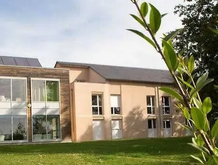 Guest house La Maison Des Cent Vallees 2*