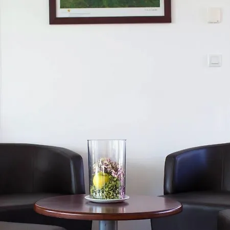 La Maison Des Cent Vallees Guest house