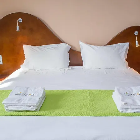 La Maison Des Cent Vallees Guest house